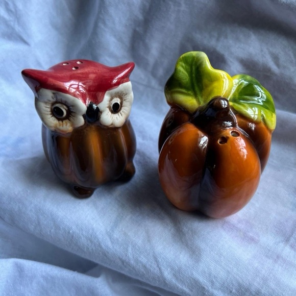 Fall/Halloween salt and pepper shakers - Picture 2 of 4
